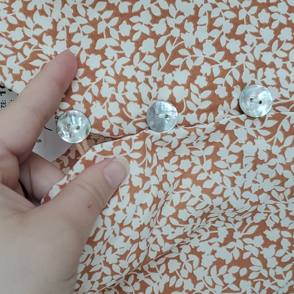 Petal and Pup Floral Dress Size 6 but fits like a Size 4 - Picture 6 of 14